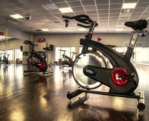 Το Indoor Cycling είναι ένα πρόγραμμα ποδηλασίας σε κλειστό χώρο με τη συνοδεία μουσικής. Δοκίμασέ το στο γυμναστήριο μας στο Παγκράτι - Καισαριανή